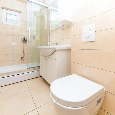 Awesome In Okrug Gornji With Kitchen Сasa de vacaciones *